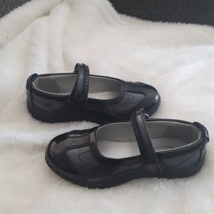 Stride rite Girls black🖤 shoes size 12.5